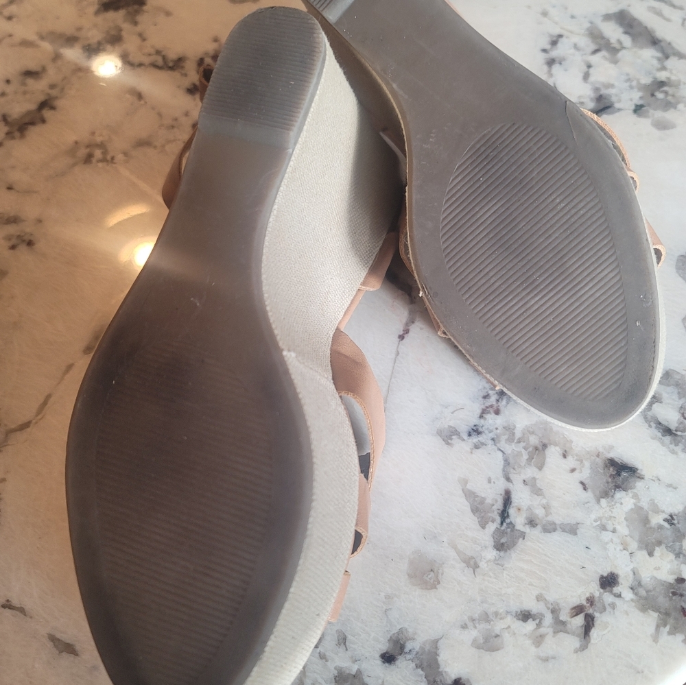 Steve Madden Tan wedge sandals, sz 10 - Picture 3 of 8